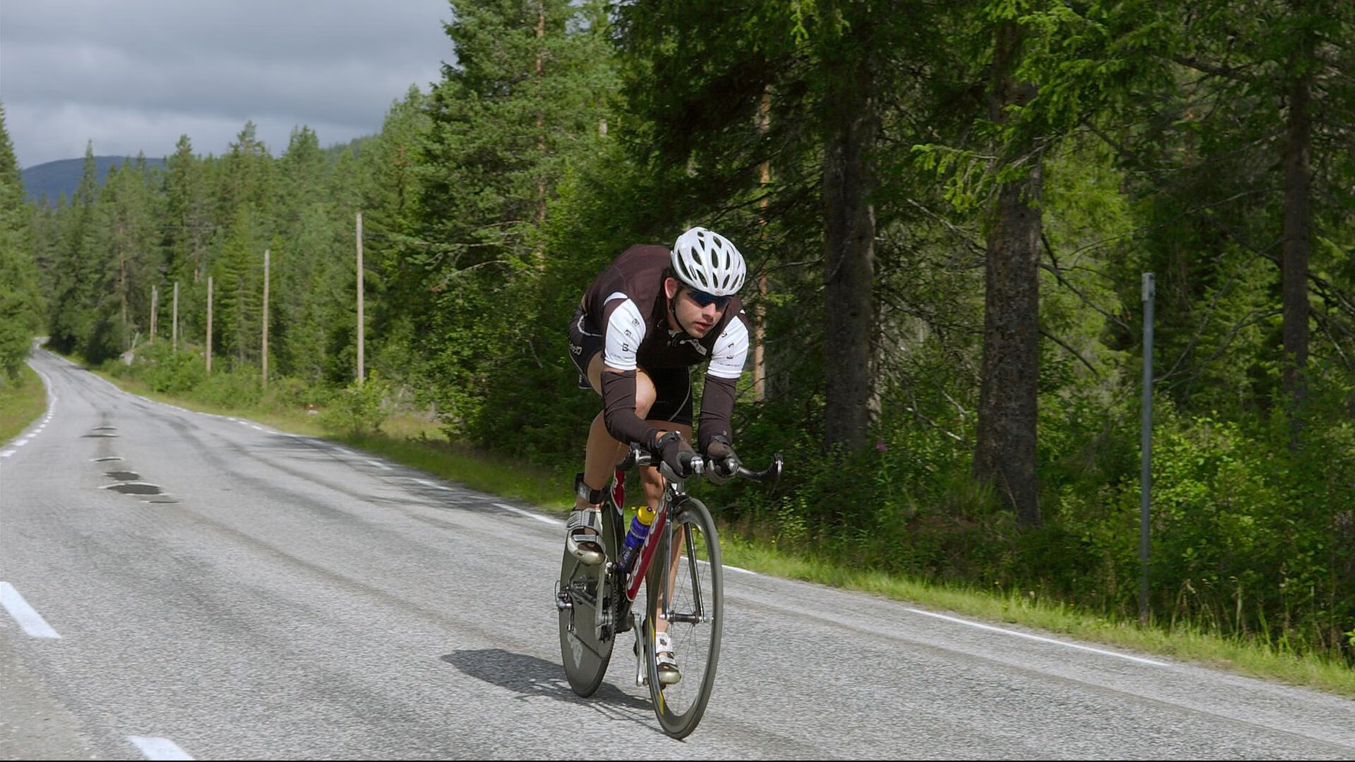 孤星耀夜，当阿尔瓦雷斯的南美冰刃切开德甲争冠的宿命之茧